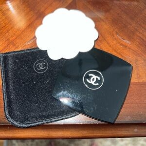 CHANEL Black High-Gloss Compact with White CC Logo